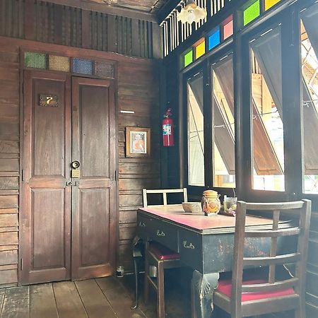 Chest'S Place Bangkok Bagian luar foto