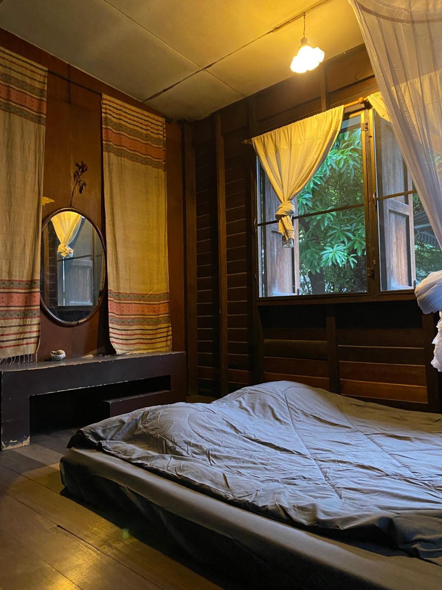 Chest'S Place Bangkok Bagian luar foto