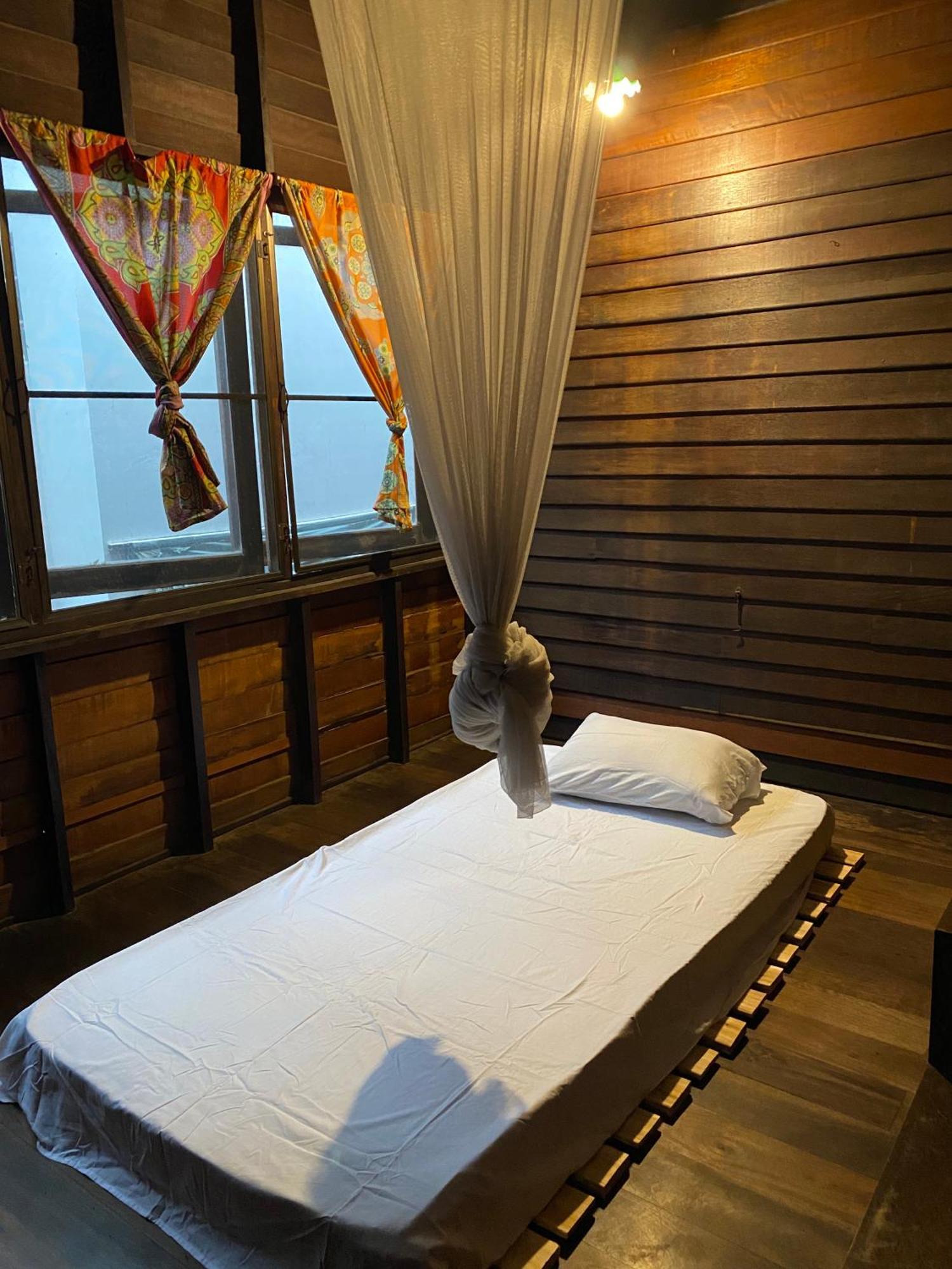 Chest'S Place Bangkok Bagian luar foto