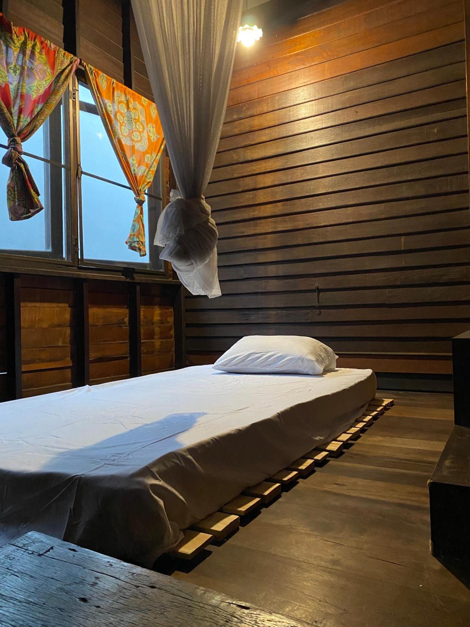 Chest'S Place Bangkok Bagian luar foto