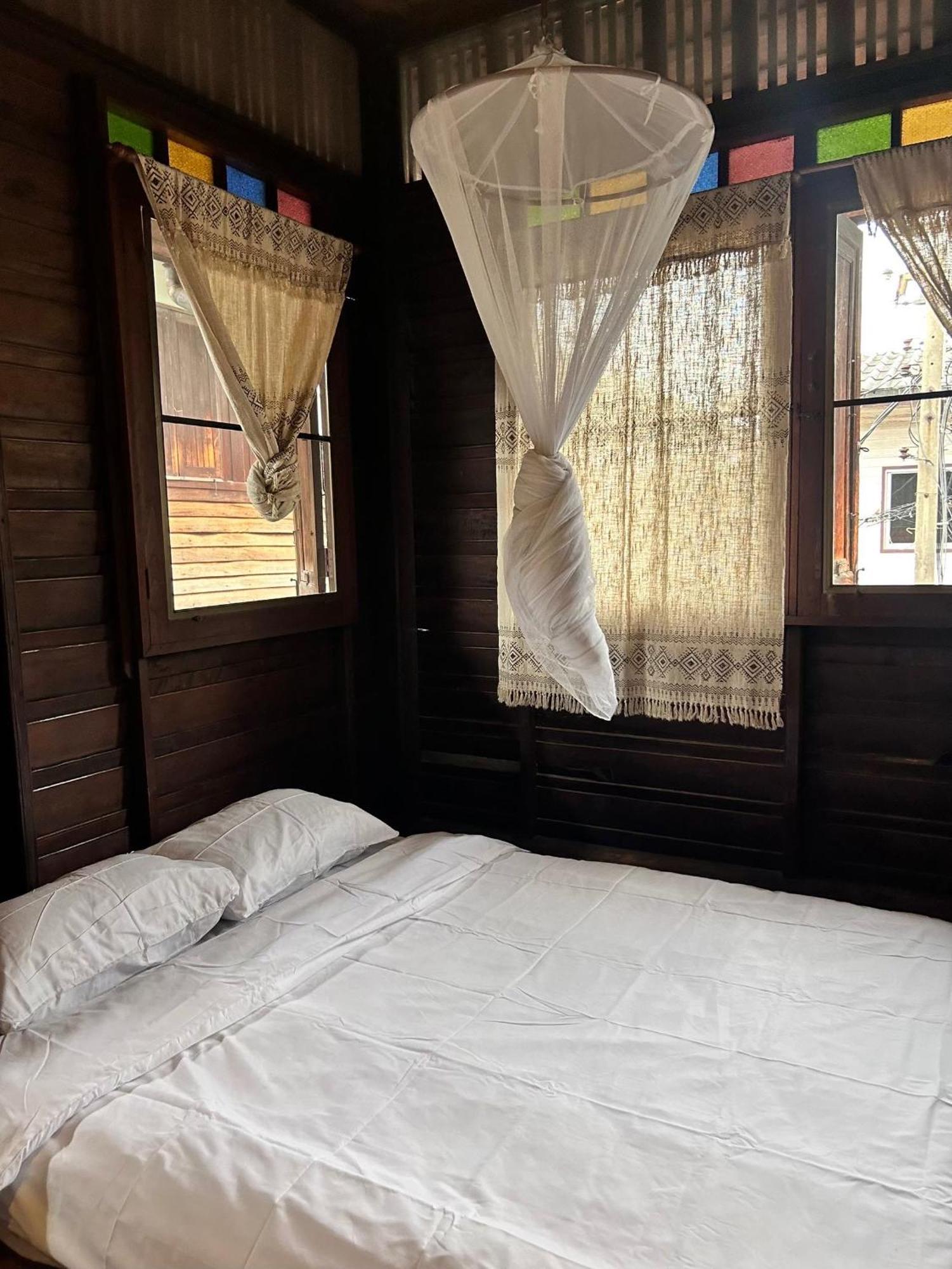 Chest'S Place Bangkok Bagian luar foto