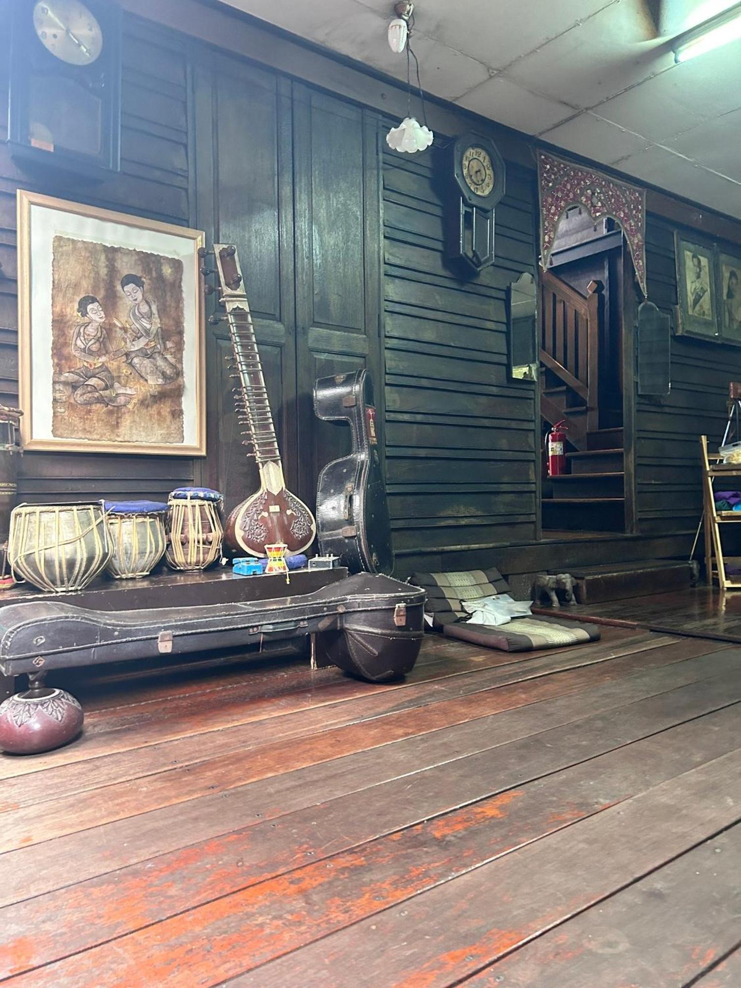 Chest'S Place Bangkok Bagian luar foto