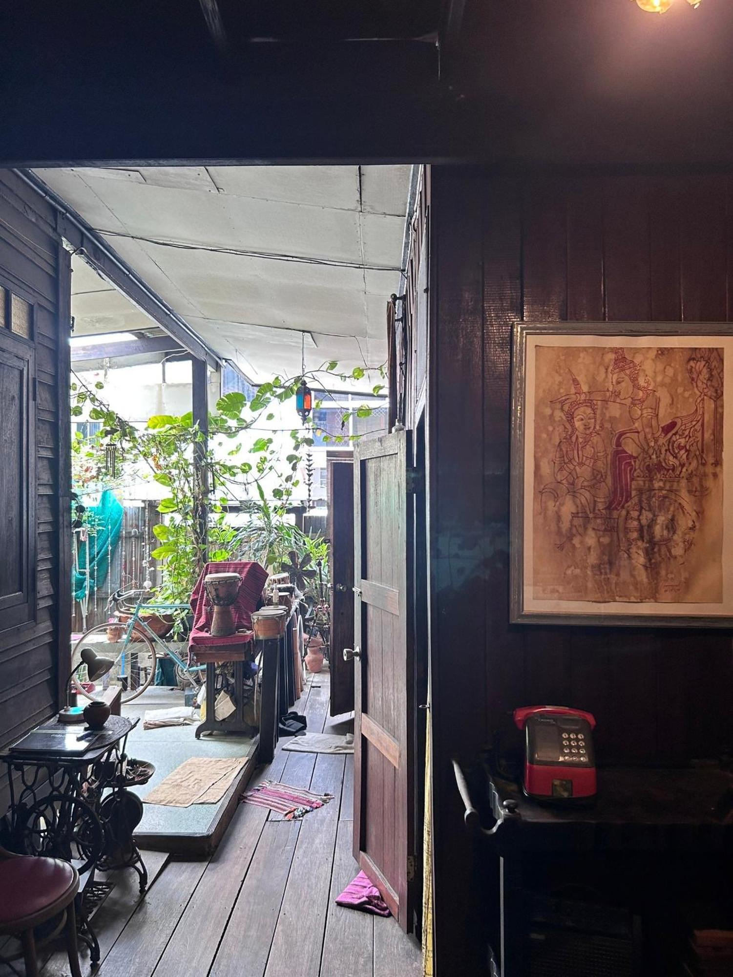 Chest'S Place Bangkok Bagian luar foto
