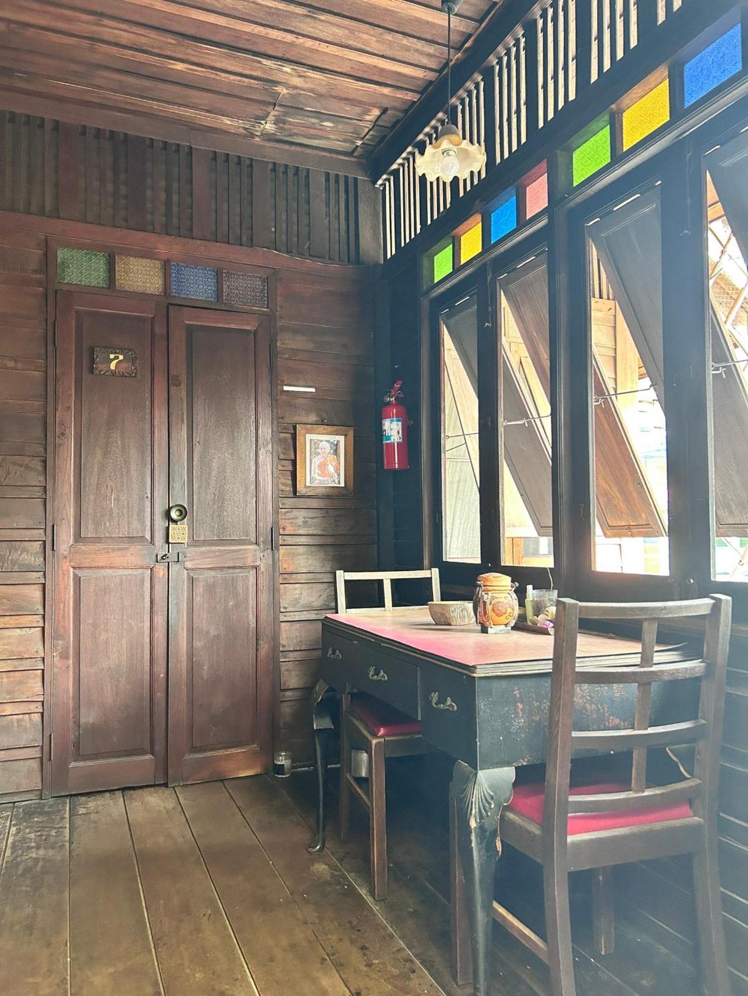 Chest'S Place Bangkok Bagian luar foto